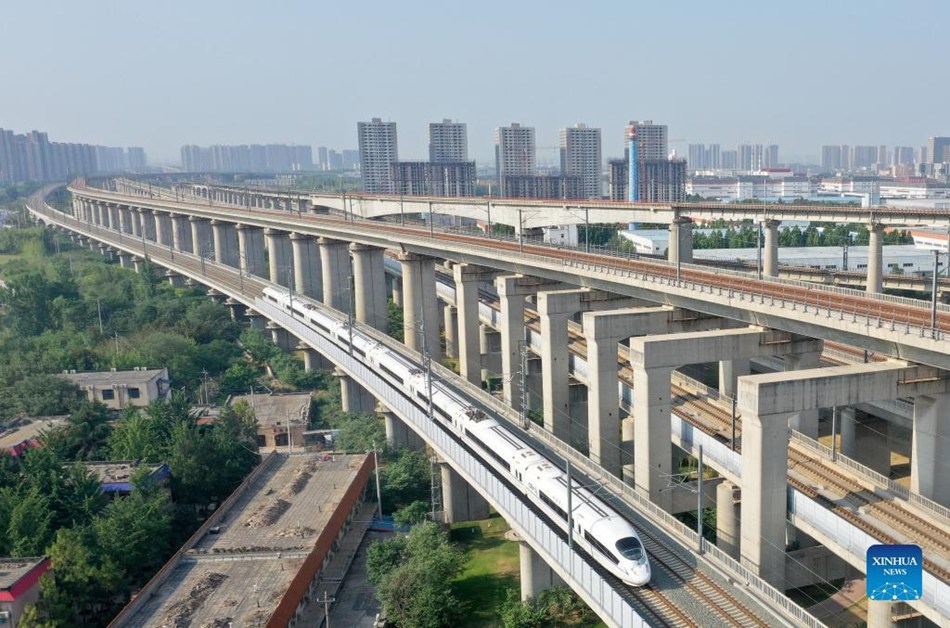 Entra in funzione la ferrovia ad alta velocità Zhengzhou-Chongqing
