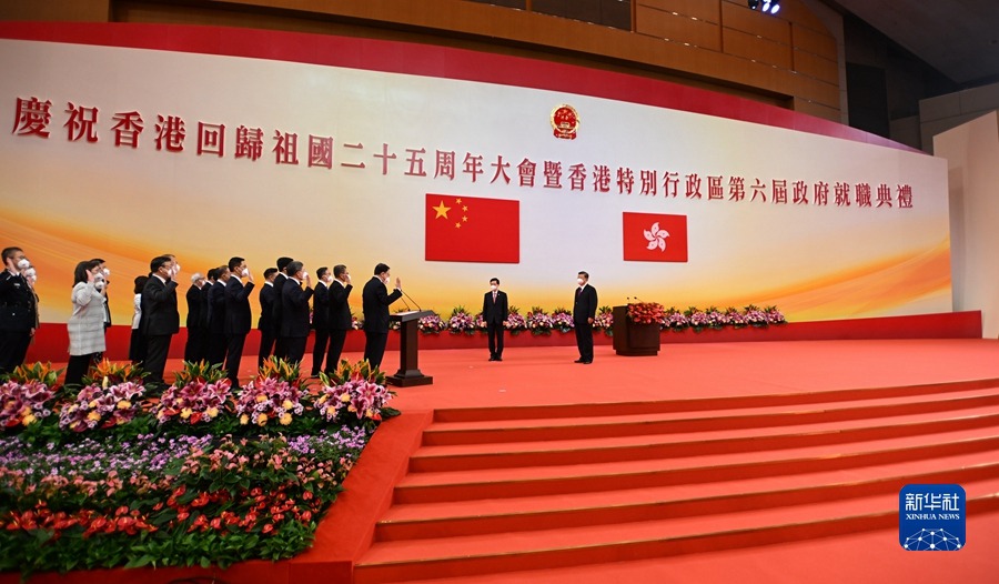 ​I principali esponenti del sesto governo di Hong Kong hanno prestato giuramento sotto la supervisione di Xi Jinping e la guida di John Lee