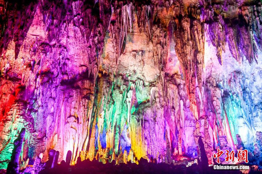 Chongqing: le abbaglianti grotte carsiche