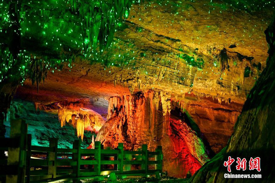 Chongqing: le abbaglianti grotte carsiche