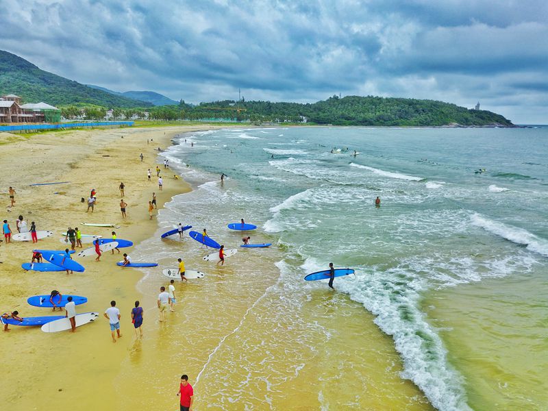 Wanning, Hainan: ottimo tempo per surfare e godersi lo splendido scenario del mare