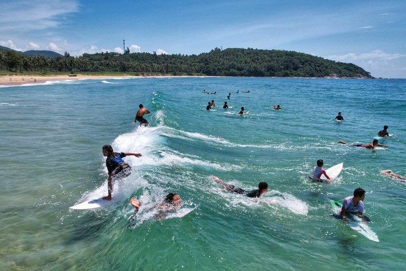 Wanning, Hainan: ottimo tempo per surfare e godersi lo splendido scenario del mare