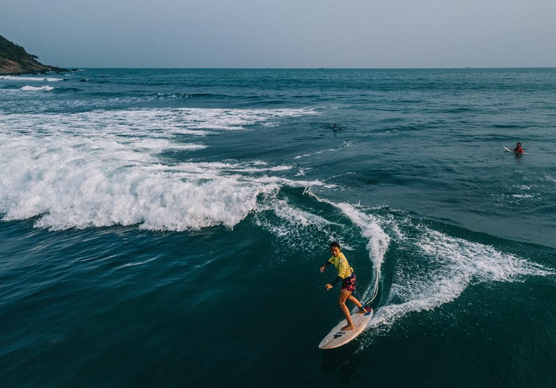 Wanning, Hainan: ottimo tempo per surfare e godersi lo splendido scenario del mare
