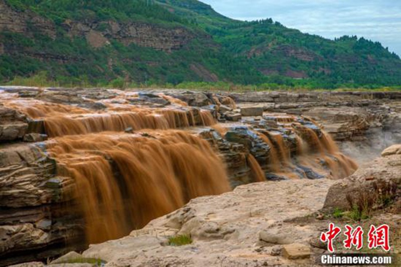 Cina: arrivata la stagione di osservazione delle cascate dorate