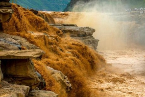 Cina: arrivata la stagione di osservazione delle cascate dorate
