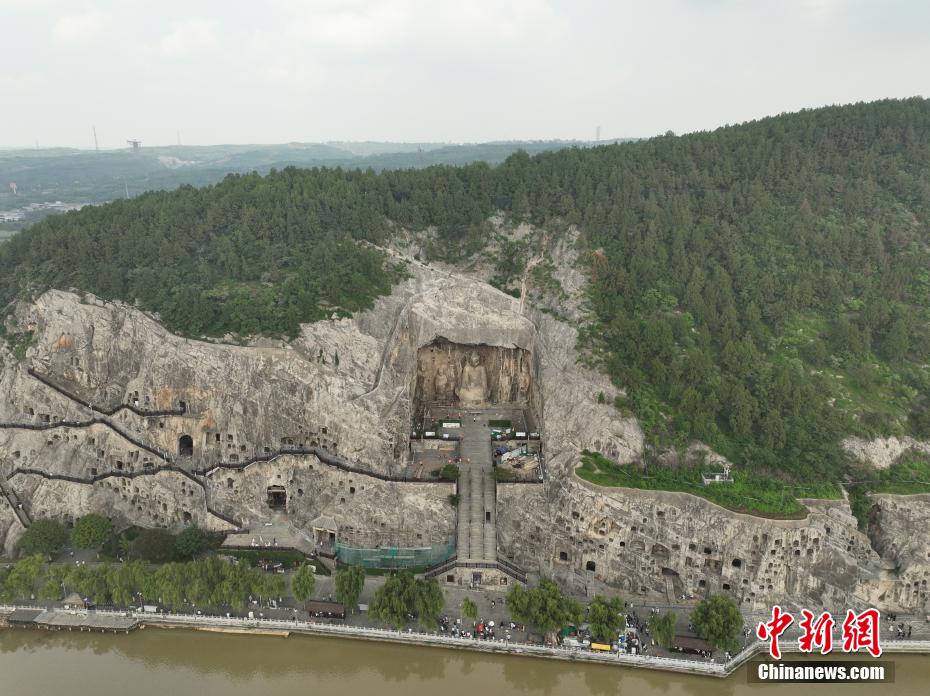 Luoyang: statua del Buddha Losana rinnovata