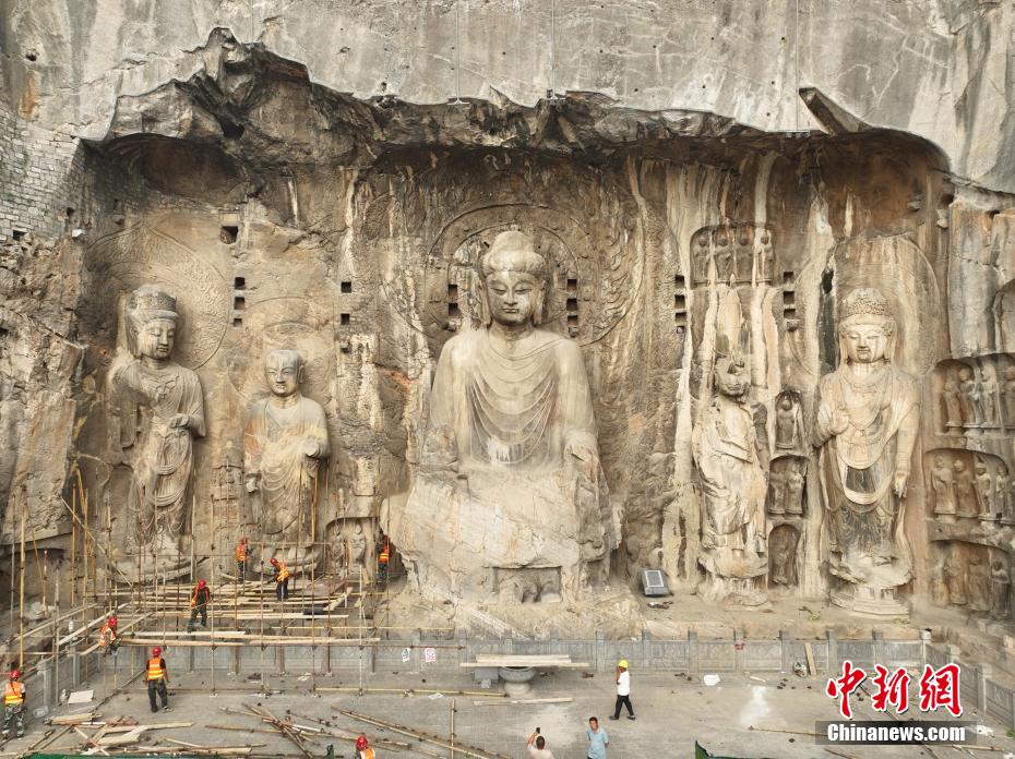 Luoyang: statua del Buddha Losana rinnovata