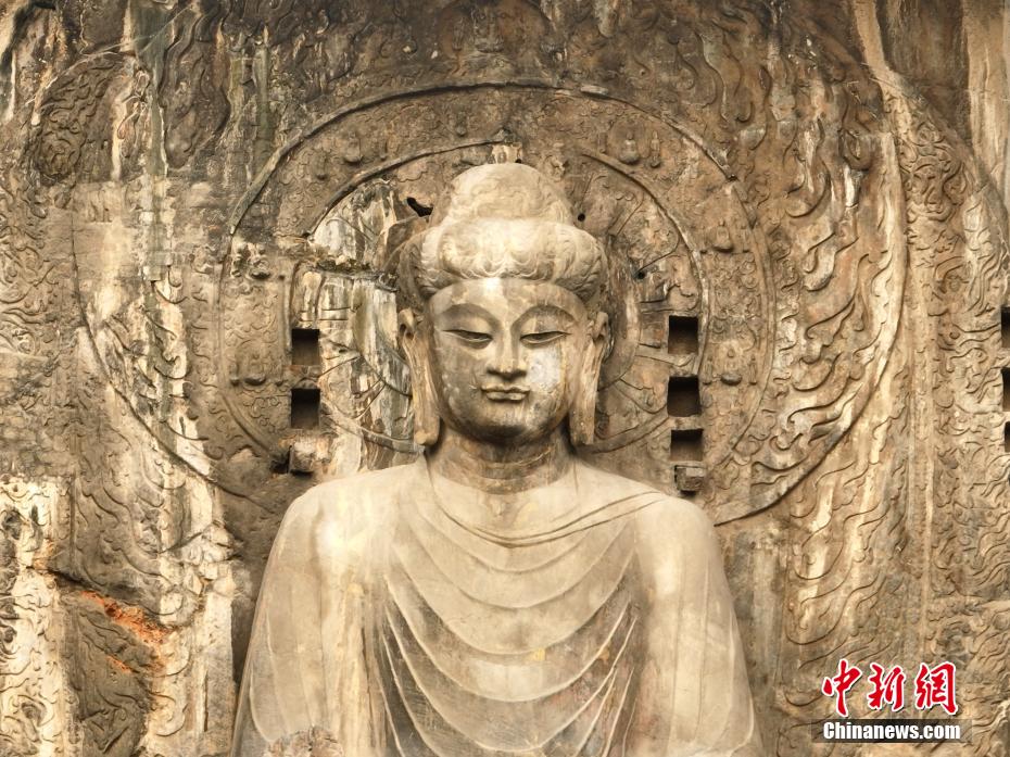 Luoyang: statua del Buddha Losana rinnovata
