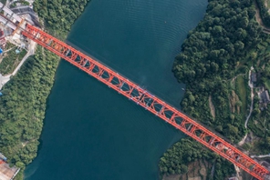 Guizhou: completato con successo il grande ponte di Wujiang sull'autostrada Deyu