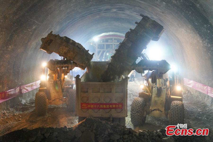 Tunnel sulla ferrovia ad alta velocità Guiyang-Nanning perforato