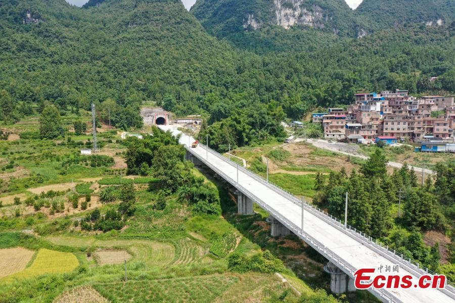 Tunnel sulla ferrovia ad alta velocità Guiyang-Nanning perforato