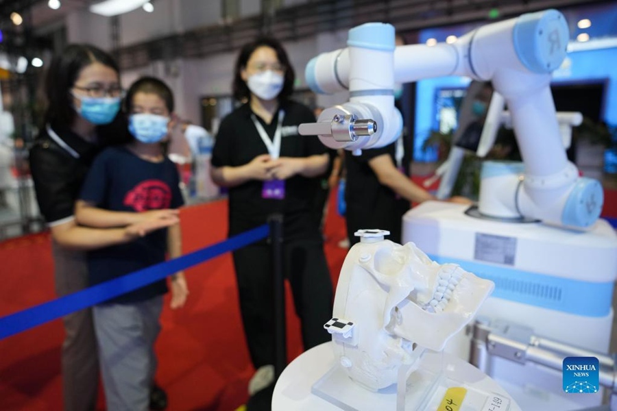 Beijing, tenuta la World Robot Conference 2022