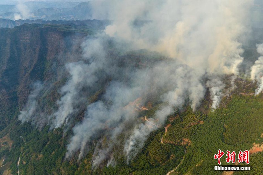 Sichuan: in corso il lavoro di spegnimento degli incendi boschivi