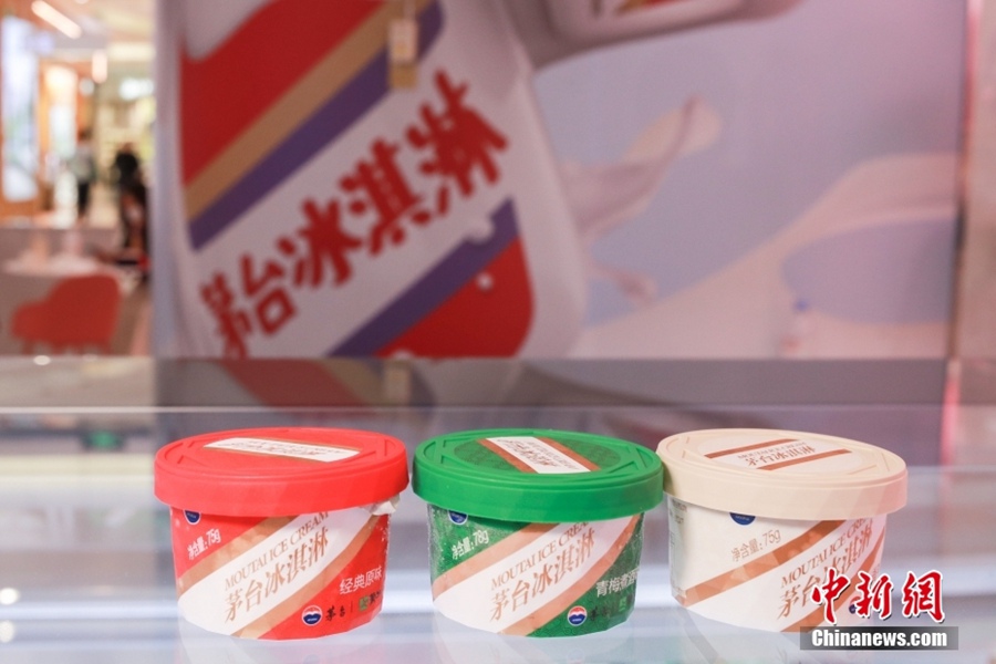 Beijing: aperto il primo negozio offline di gelato Maotai