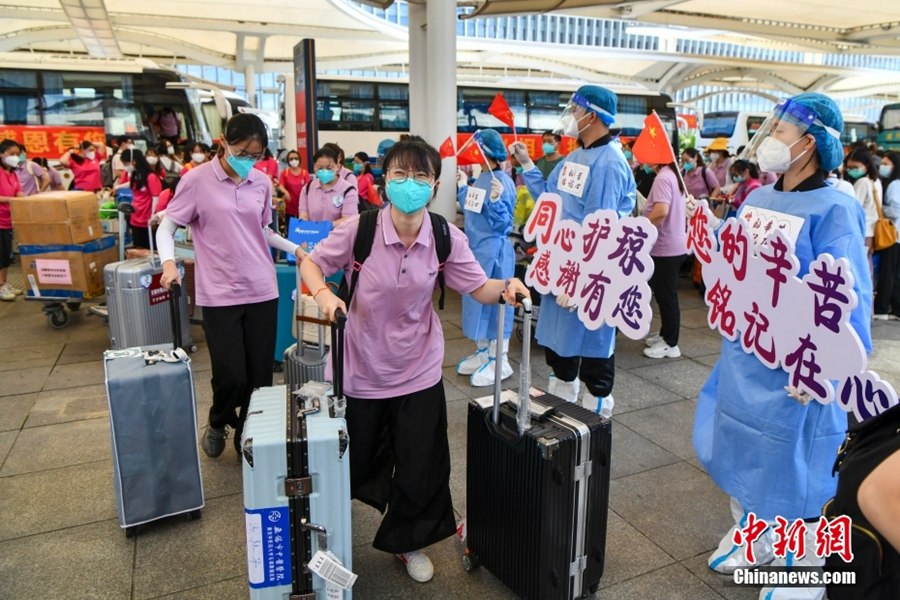 Quasi 7.000 membri del team di assistenza medica tornati a casa da Hainan