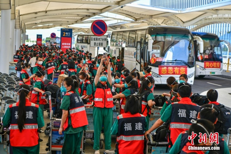 Quasi 7.000 membri del team di assistenza medica tornati a casa da Hainan