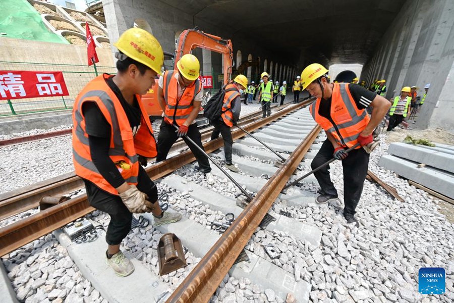 Cina: completata la posa dei binari della prima ferrovia ad alta velocità che attraversa il mare