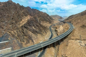 Xinjiang: la nuova autostrada darà impulso allo sviluppo economico di alta qualità
