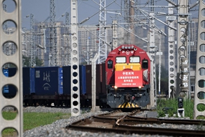 Arriva a Xi'an il treno China-Europe Railway Express per le materie prime dei medicinali cinesi