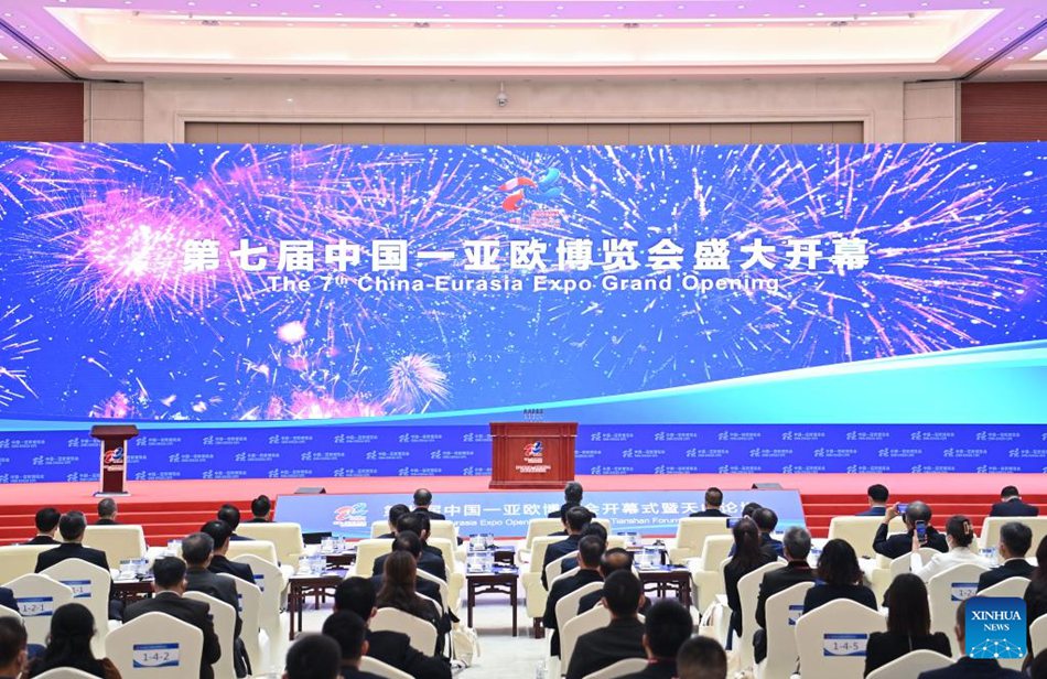 Urumqi, Xinjiang: in corso la settima edizione dell'Expo Cina-Eurasia