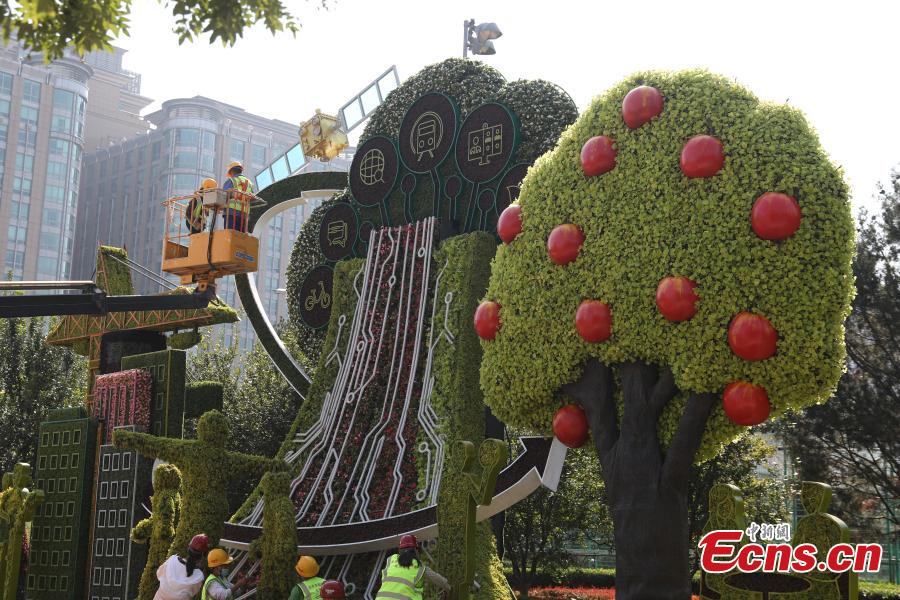 Beijing: decorazioni floreali per celebrare la Giornata Nazionale