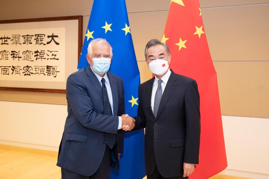 Ministro degli Esteri cinese incontra alto diplomatico dell'UE a margine della sessione dell'UNGA