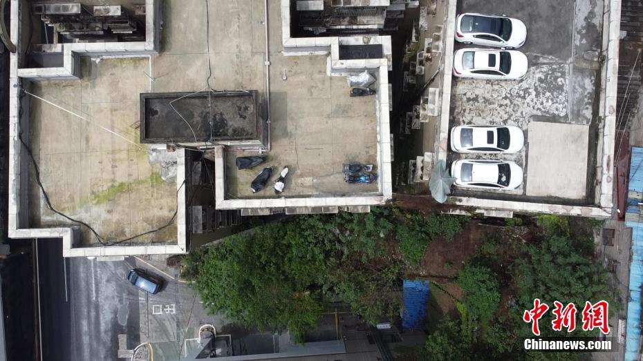 Chongqing: parcheggio sul tetto di un edificio residenziale 
