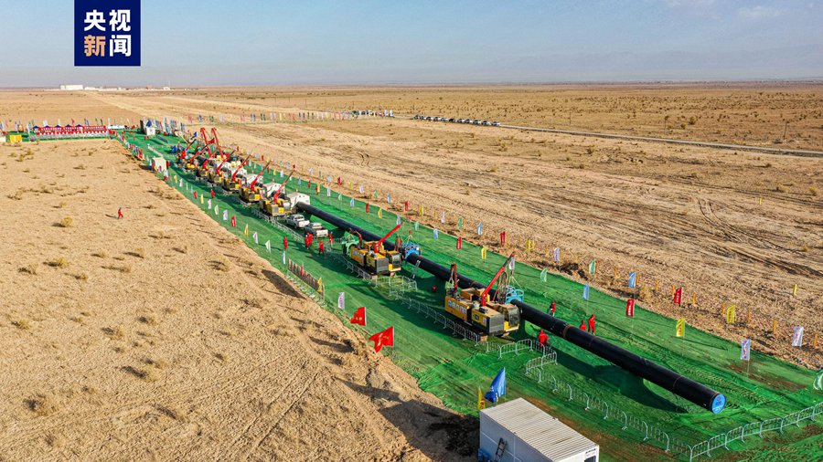 I lavori di costruzione del gasdotto che va dalla contea di Wuqia, nella regione autonoma uigura dello Xinjiang, nella Cina nord-occidentale, alla città di Zhongwei, nella regione autonoma del Ningxia Hui. (28 settembre 2022 - Foto/CCTV)