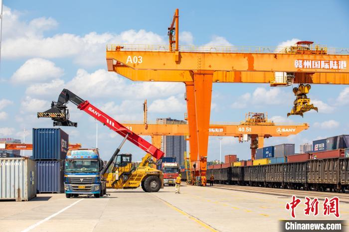 Jiangxi, partito il primo treno del CRE per l'esportazione automobilistica verso l'Europa