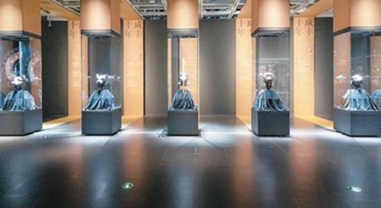 Alcune delle teste di animali in bronzo in mostra. (Foto/Wang Xiang)