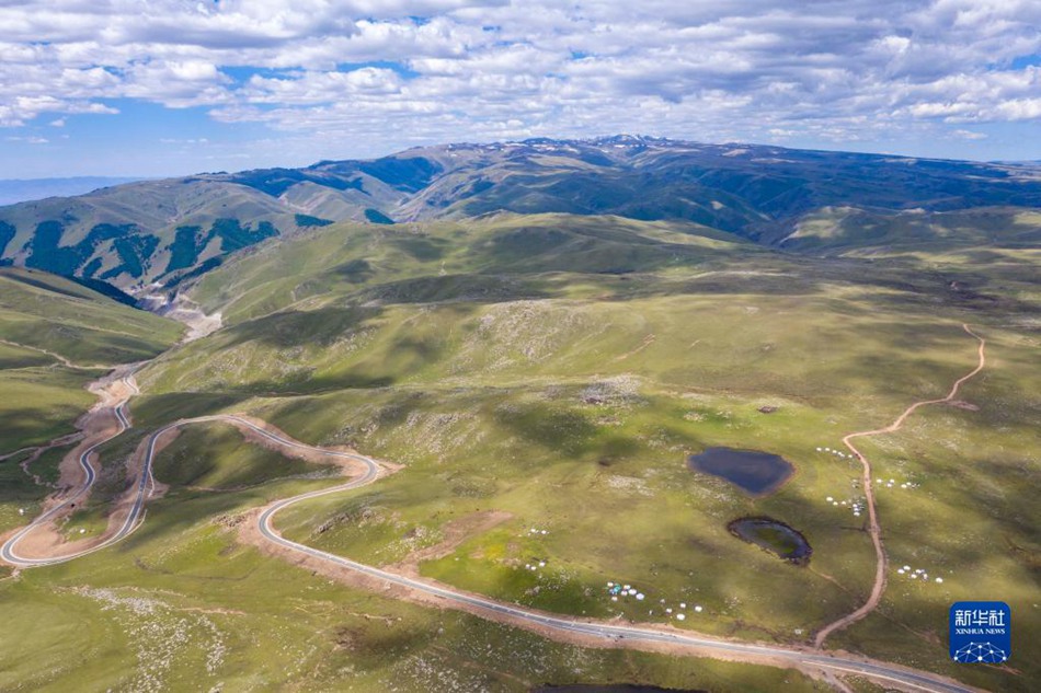 Xinjiang: costruiti 62.200 chilometri di nuove strade in dieci anni