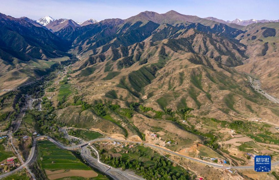 Xinjiang: costruiti 62.200 chilometri di nuove strade in dieci anni