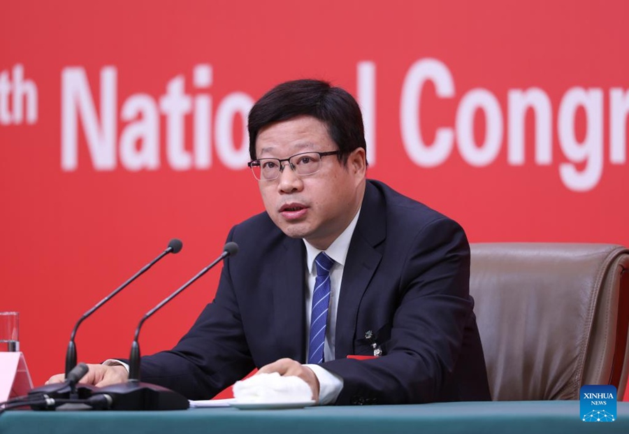 Cong Liang, capo dell'amministrazione statale dei cereali e delle riserve, parla in una conferenza stampa a margine del 20° Congresso Nazionale del Partito Comunista Cinese (PCC), in corso a Beijing, capitale della Cina. (17 ottobre 2022 - Xinhua/Chen Jianli)