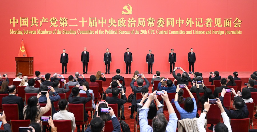Xi Jinping e gli altri membri del Comitato Permanente dell'Ufficio Politico del XX Comitato Centrale del PCC hanno incontrato i giornalisti cinesi e stranieri