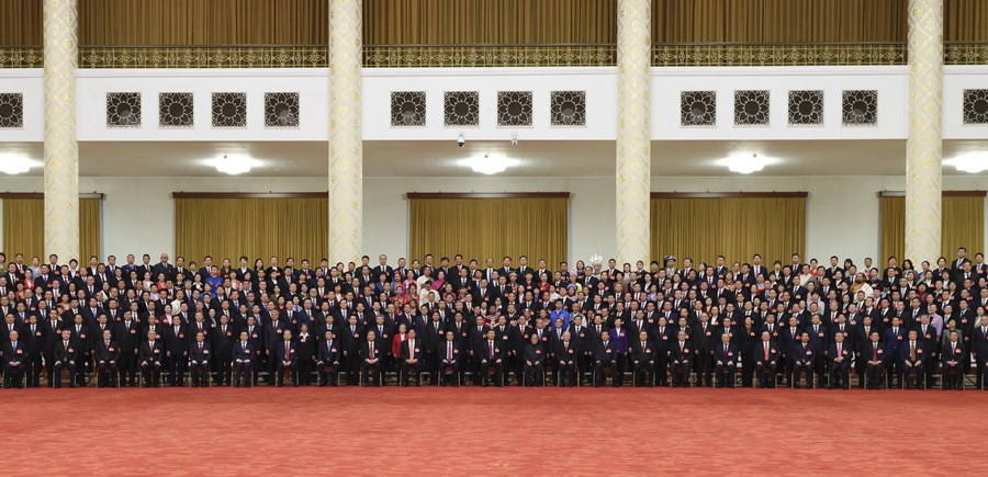 Xi Jinping incontra i delegati, gli ospiti speciali e i partecipanti senza diritto di voto del XX Congresso Nazionale del PCC