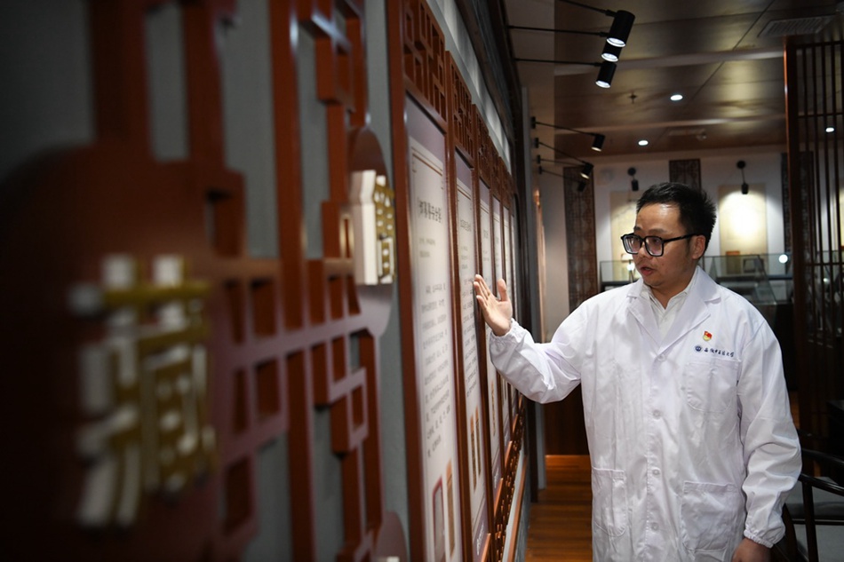 Protezione dei libri antichi della medicina tradizionale cinese per tramandare il patrimonio culturale