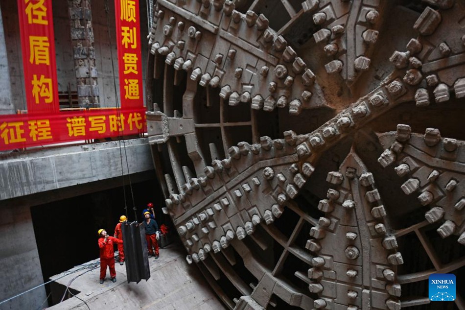 Aperto con successo il tunnel di Qinwang, nella Cina orientale