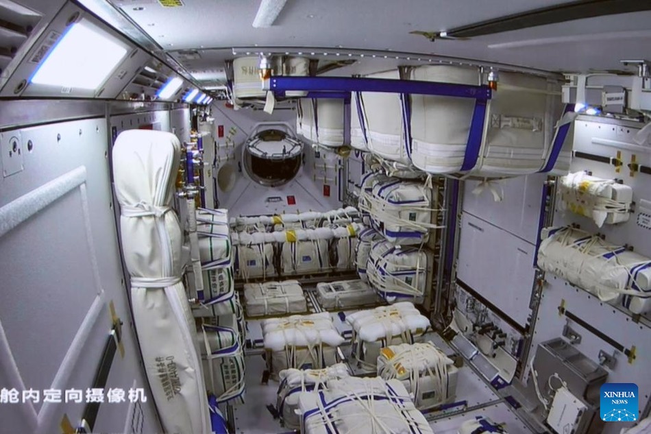 Gli astronauti di Shenzhou-14 entrano nel modulo laboratorio Mengtian