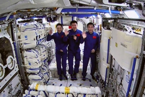Gli astronauti di Shenzhou-14 entrano nel modulo laboratorio Mengtian