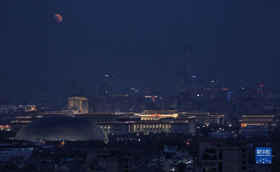 La Luna rossa incontra Urano