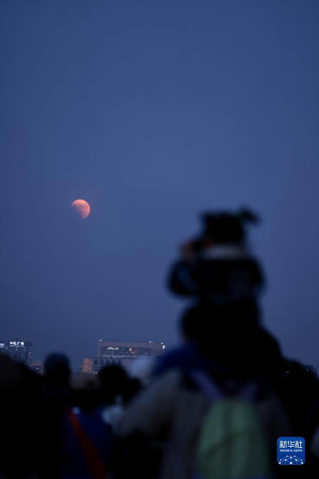 La Luna rossa incontra Urano