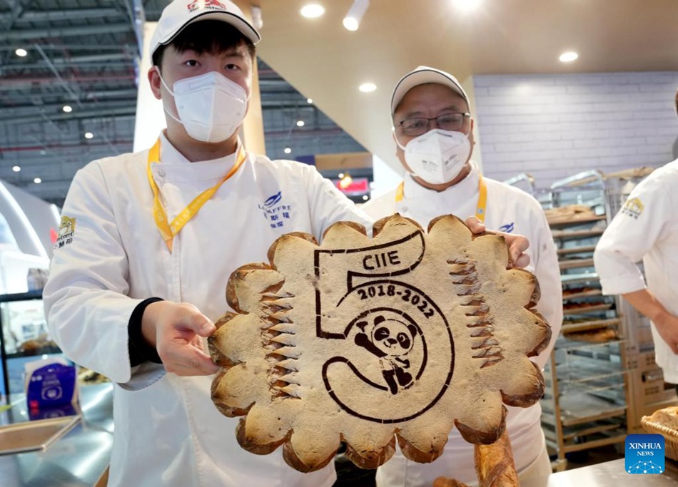 Alimenti da tutto il mondo in mostra durante la 5a CIIE