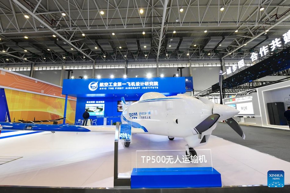 Grande fiera high-tech apre nel sud-ovest della Cina