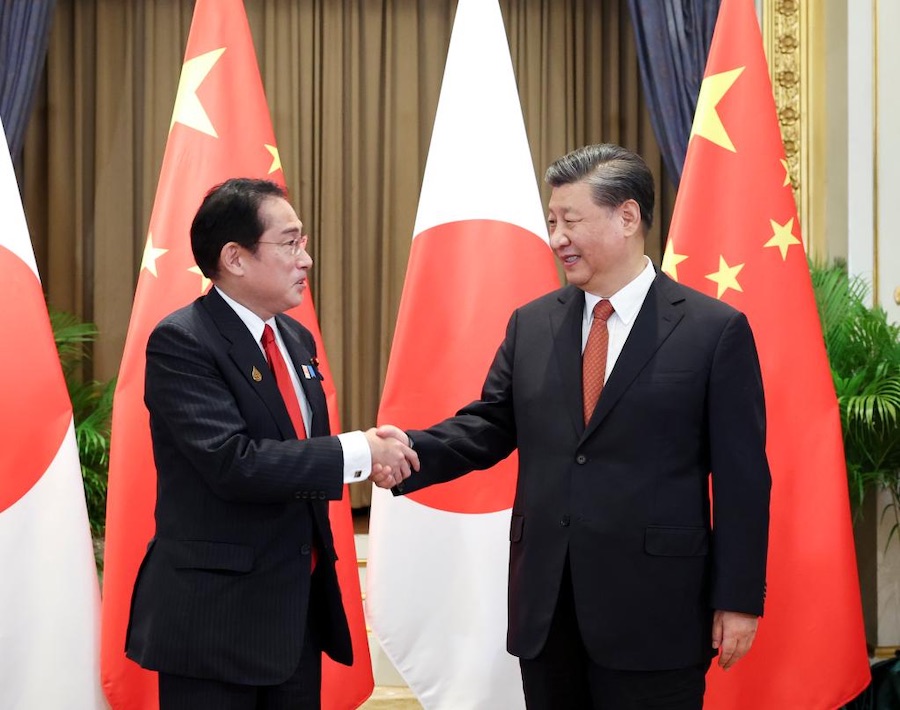 Il presidente cinese Xi Jinping incontra il primo ministro giapponese Fumio Kishida a Bangkok, Thailandia. (17 novembre 2022 - Xinhua/Ding Haitao)
