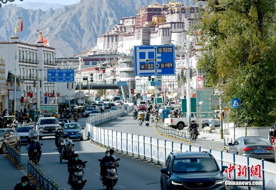 Lhasa, Tibet, la città riprende la sua vitalità