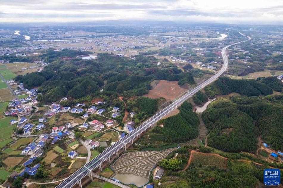 Aperta al traffico la prima autostrada intelligente dello Hunan
