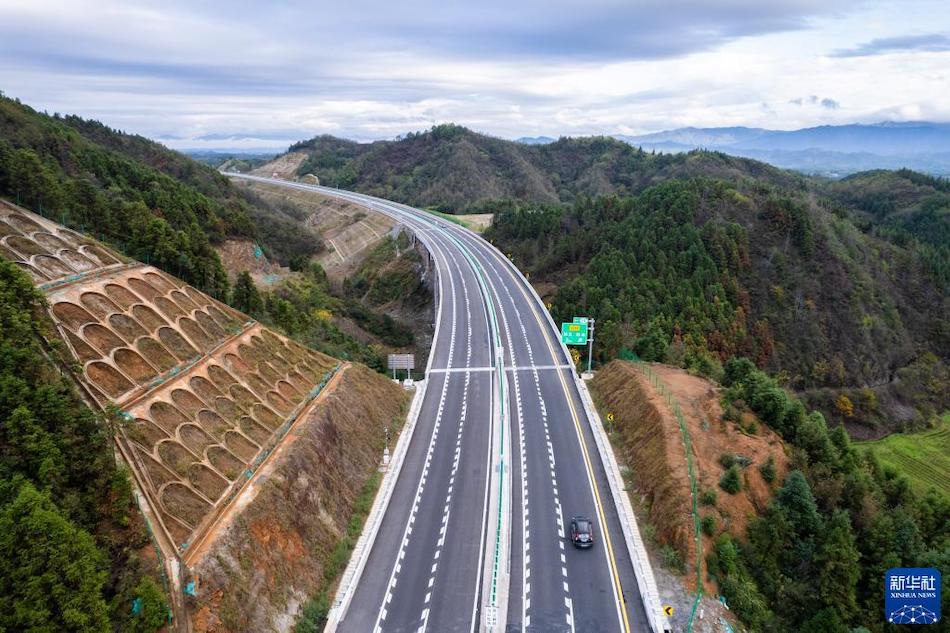 Aperta al traffico la prima autostrada intelligente dello Hunan