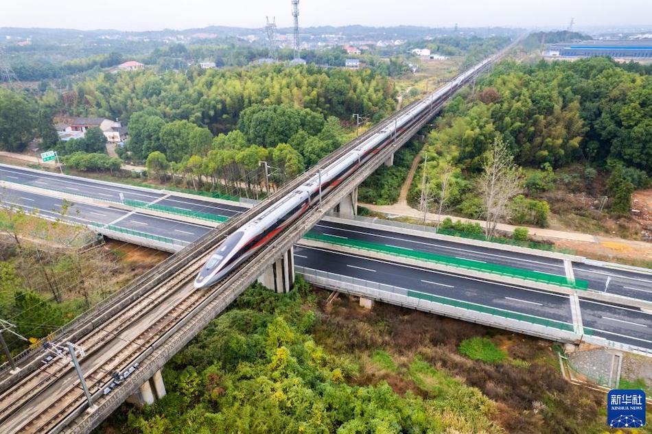 Aperta al traffico la prima autostrada intelligente dello Hunan