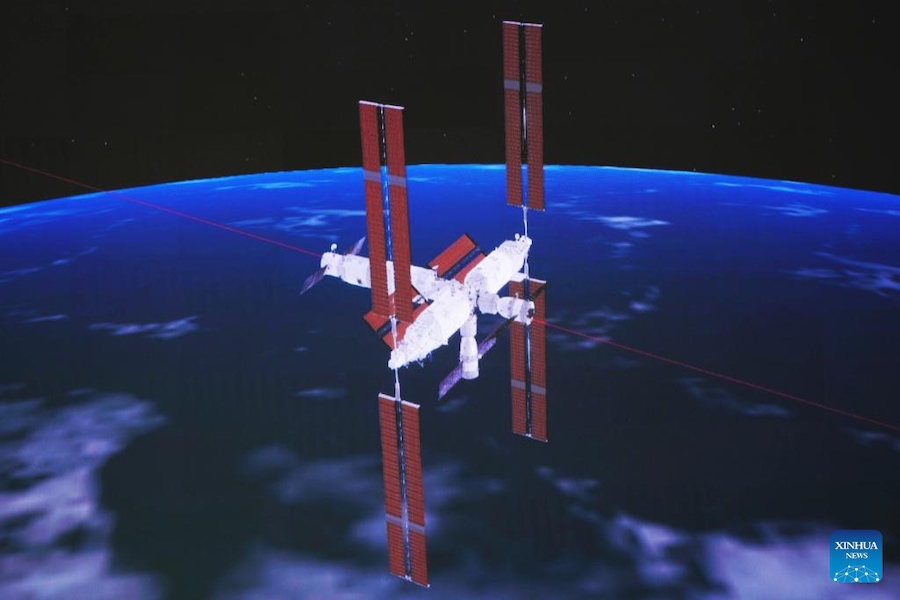 Simulazione del rapido rendezvous automatizzato e attracco al modulo Tianhe della stazione spaziale dell'astronave con equipaggio Shenzhou-15. (30 novembre 2022 - Xinhua/Guo Zhongzheng)