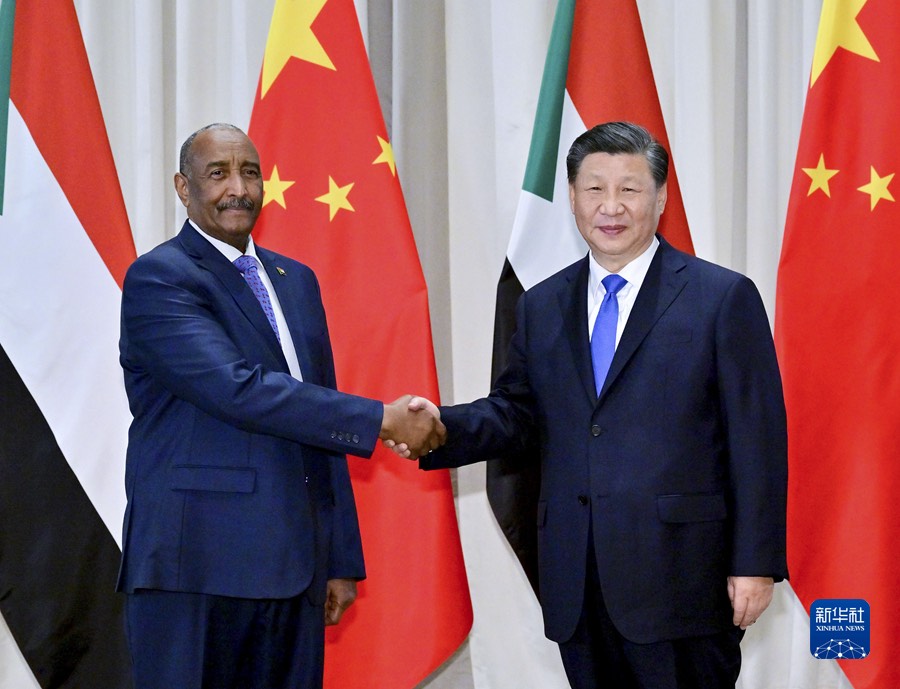 Xi Jinping incontra il presidente del Consiglio sovrano del Sudan Abdel Fattah al-Burhan